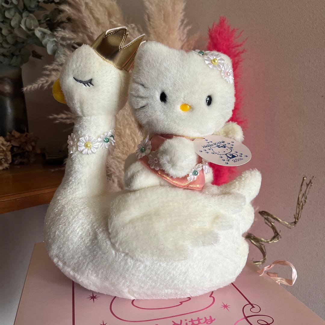 ハローキティ 25周年記念 限定 スワン 白鳥 キティちゃん L - メルカリ