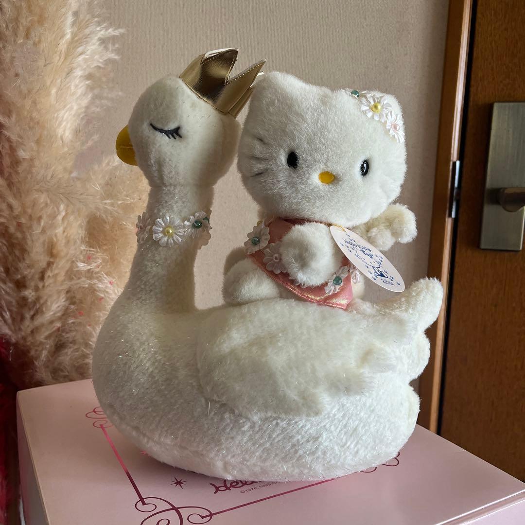 ハローキティ 25周年記念 限定 スワン 白鳥 キティちゃん L - メルカリ