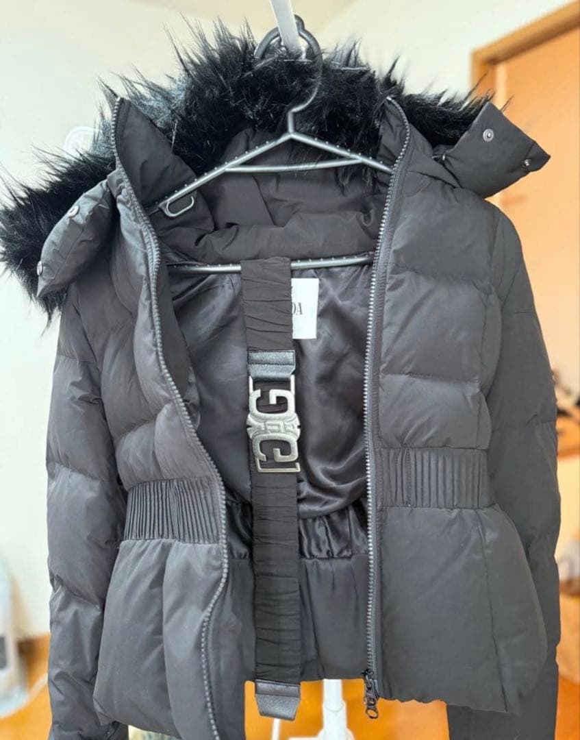 GYDA フード付きブラックダウンジャケット ベルト付き GYDA ジェイダ ダウン ジャケット ショート GD ベルト付き ショート