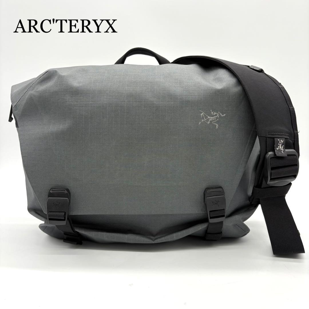 ARC'TERYX メッセンジャーバッグ GRANVILLE 10 グレー やっぱり3点掛けは便利 [ARC'TERYX Granville 10 Courier Bag] : 山に