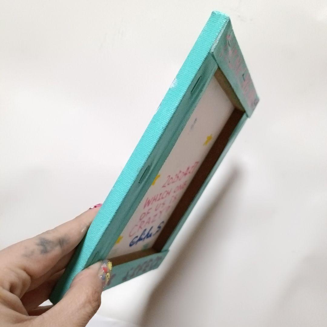 【一点物イラストアート】WHICH ONE OF US IT CRAZY?