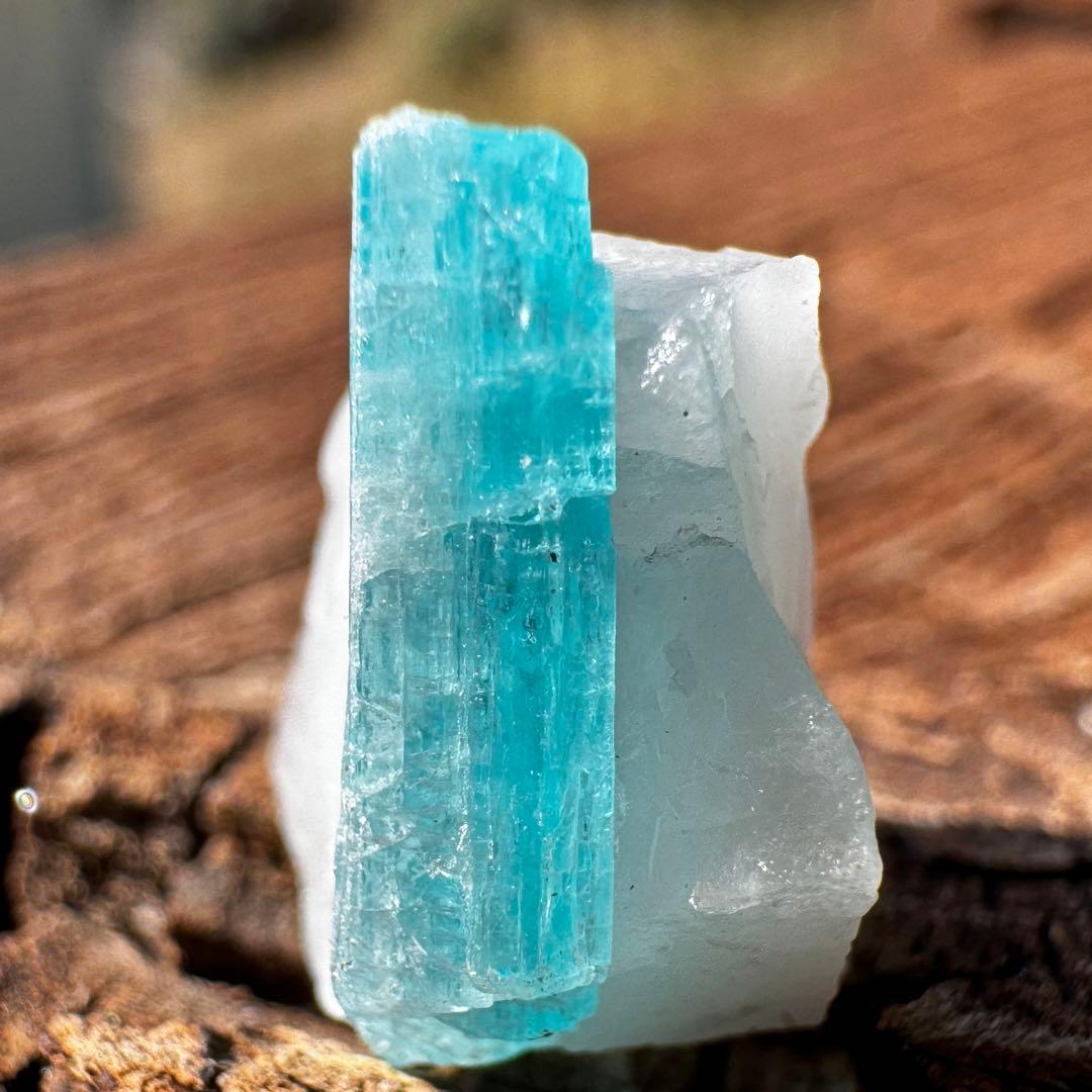 パライバトルマリン 原石 母岩付き 3,6ct パライバトルマリン 原石 母岩付き - メルカリ