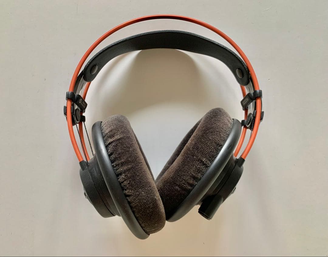 AKG プロフェッショナル オープンエアー型 モニターヘッドホン Amazon | AKG プロフェッショナルモニター・セミオープンヘッドフォン