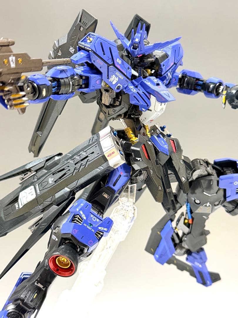 【イカスミバルバトスルプスMG】ガンプラ完成品　MGガンダムヴィダール