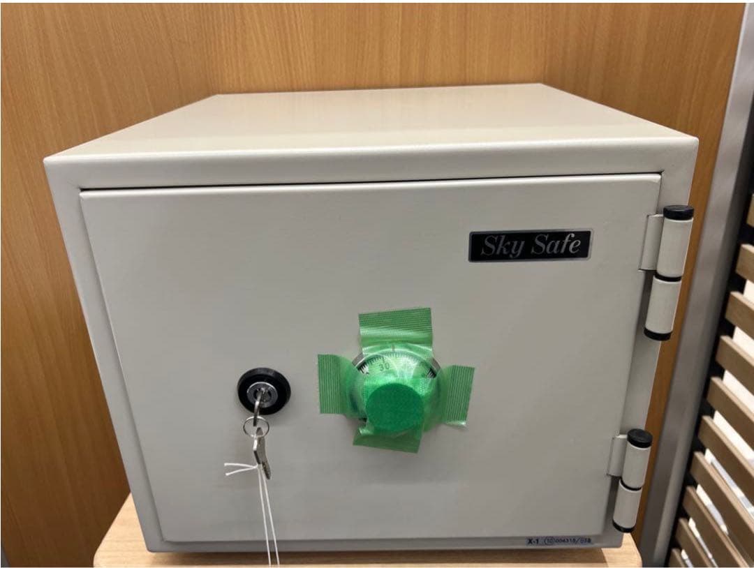 Sky Safe 金庫 ホワイト 鍵2個付き キング工業 SKY SAFE 家庭用耐火金庫 解錠/開錠/鍵開け ダイヤル不明