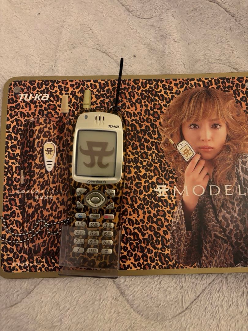 ⭐️激レア⭐️ 浜崎あゆみ TU-KA ガラケー モック - メルカリ