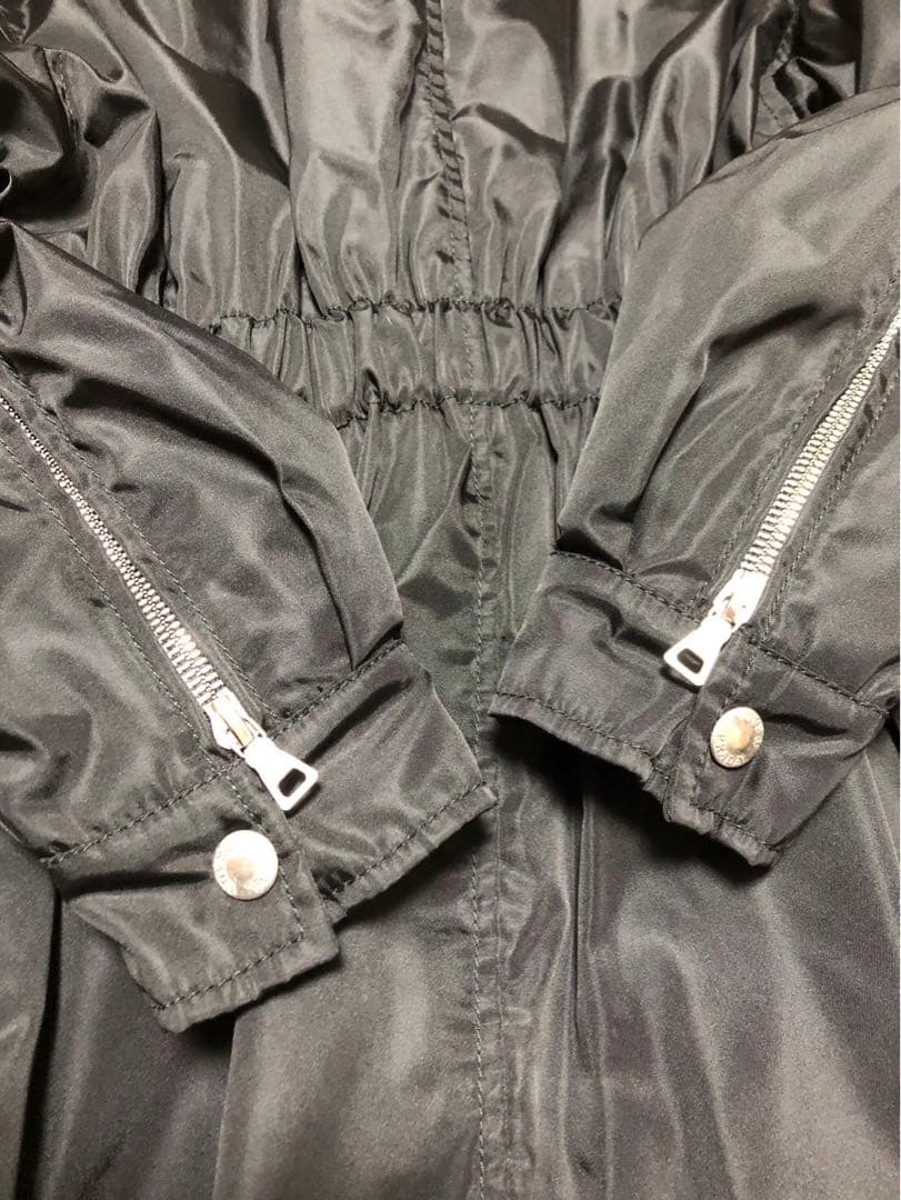 プラダ PRADA ファー付き ナイロン＆レザーベルトコート ライダース風