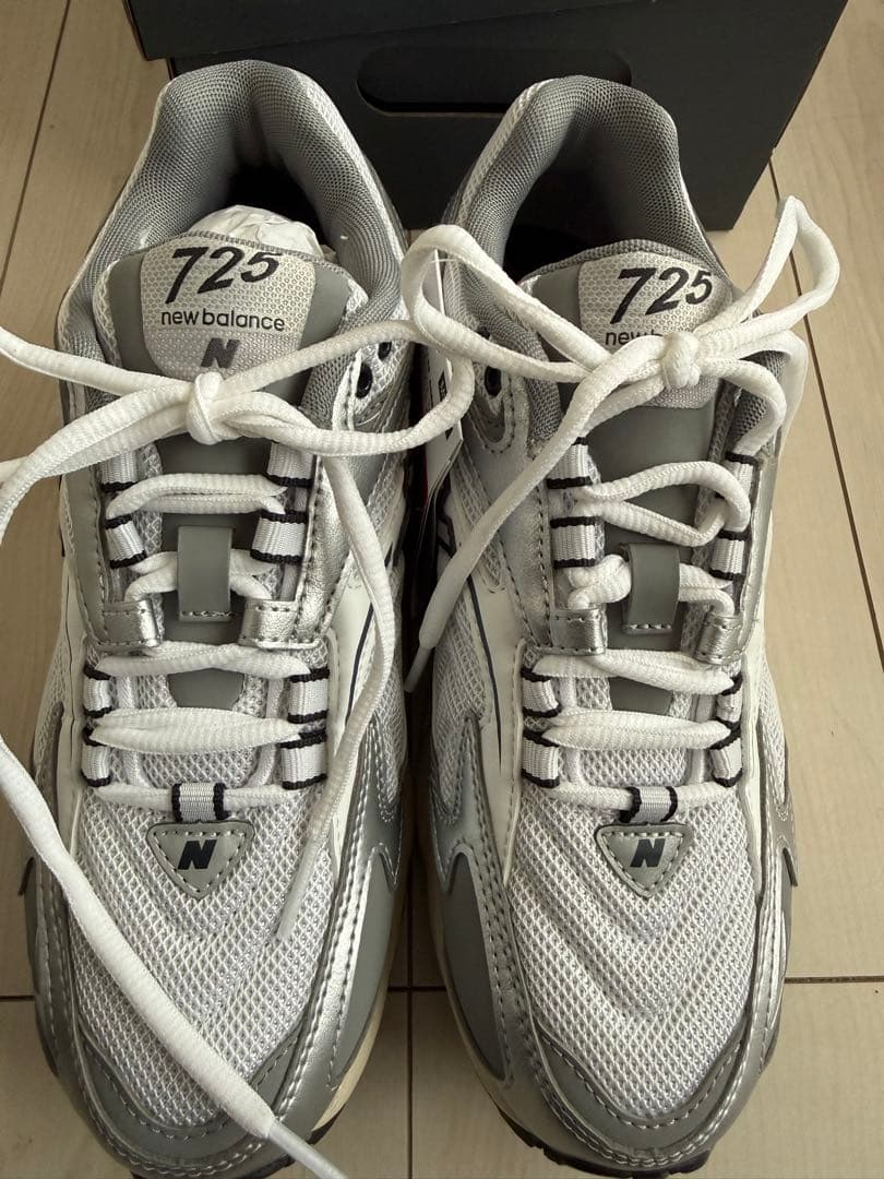 新品未使用品　ニューバランス　725 24.5cm