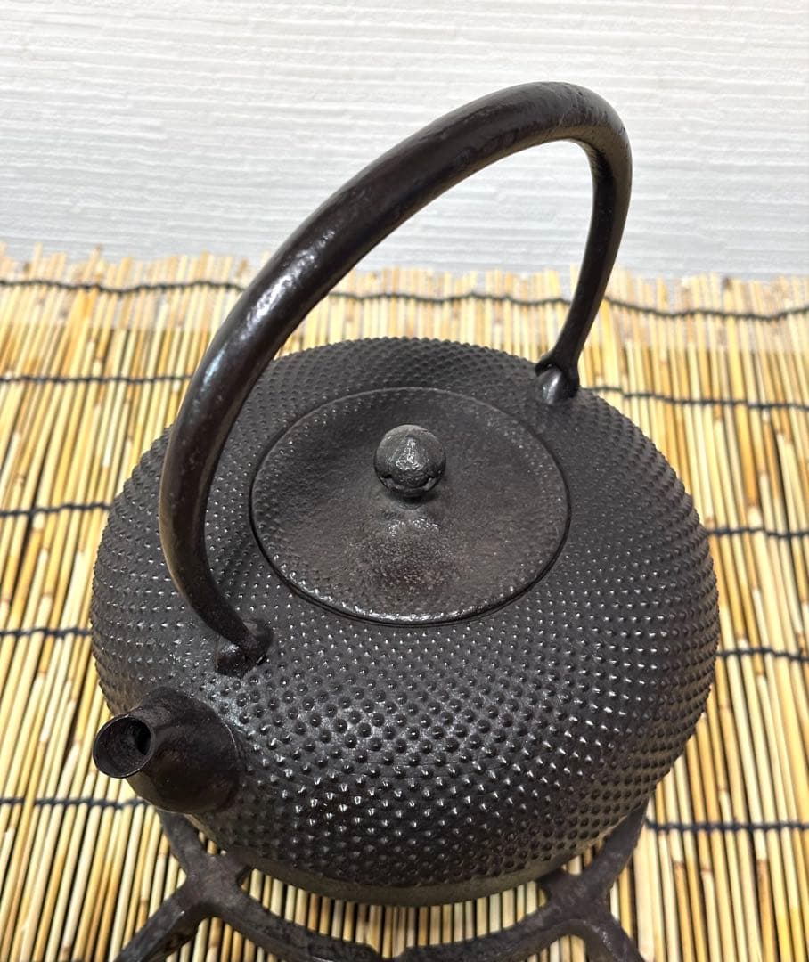 新品、供箱等付属品付 南部藤枝工房 藤枝 昌行作12型アラレ 南部鉄瓶