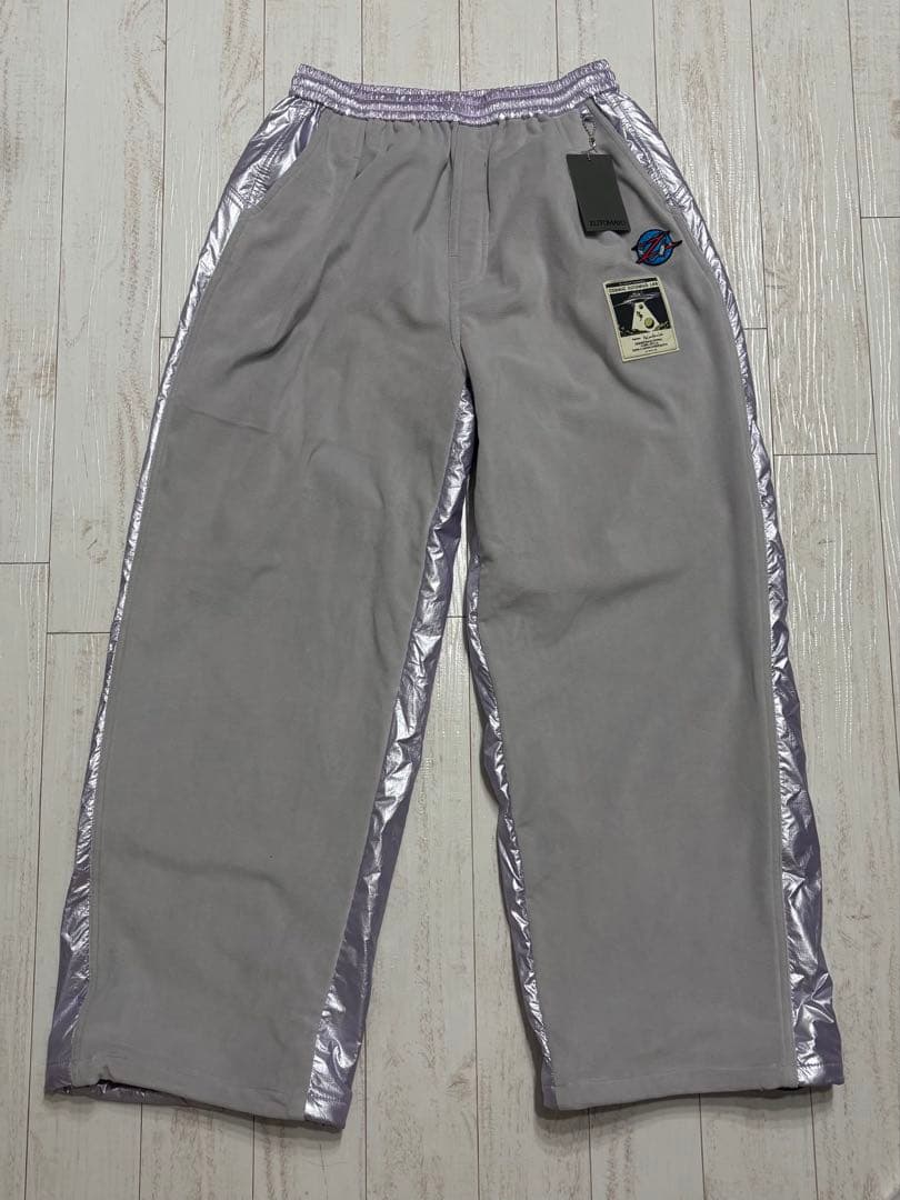 ずっと真夜中でいいのに。アストロノーツフリースパンツ(Gray×Pink)