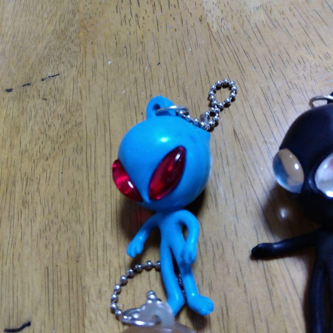 人型宇宙人 グレイ キーホルダー 4体セット - メルカリ