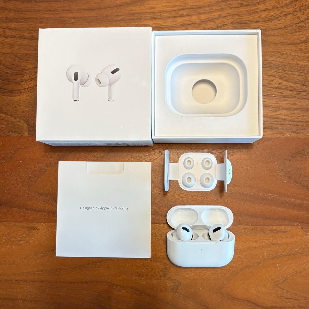 AirPods Pro 第1世代　本体　ワイヤレスイヤホン　Apple Amazon.co.jp: 【整備済み品】 Apple AirPods with Charging Case (第1