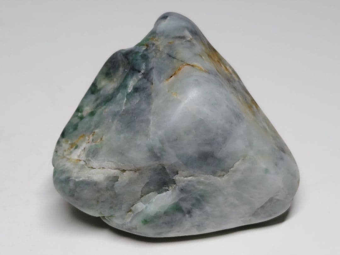 糸魚川144 翡翠 195g ヒスイ 原石 鑑賞石 自然石 誕生石 鉱物 鉱石