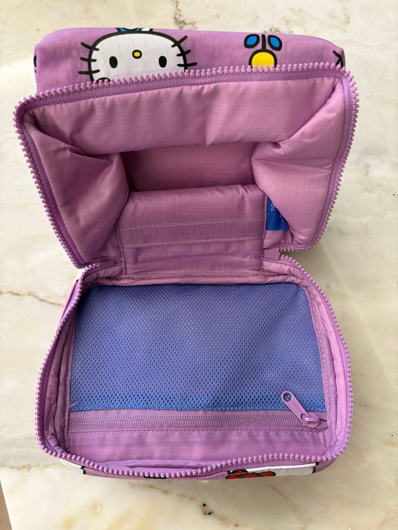 \"BAGGU\" ラージコスメティックケース　ハローキティ 紫柄　新品