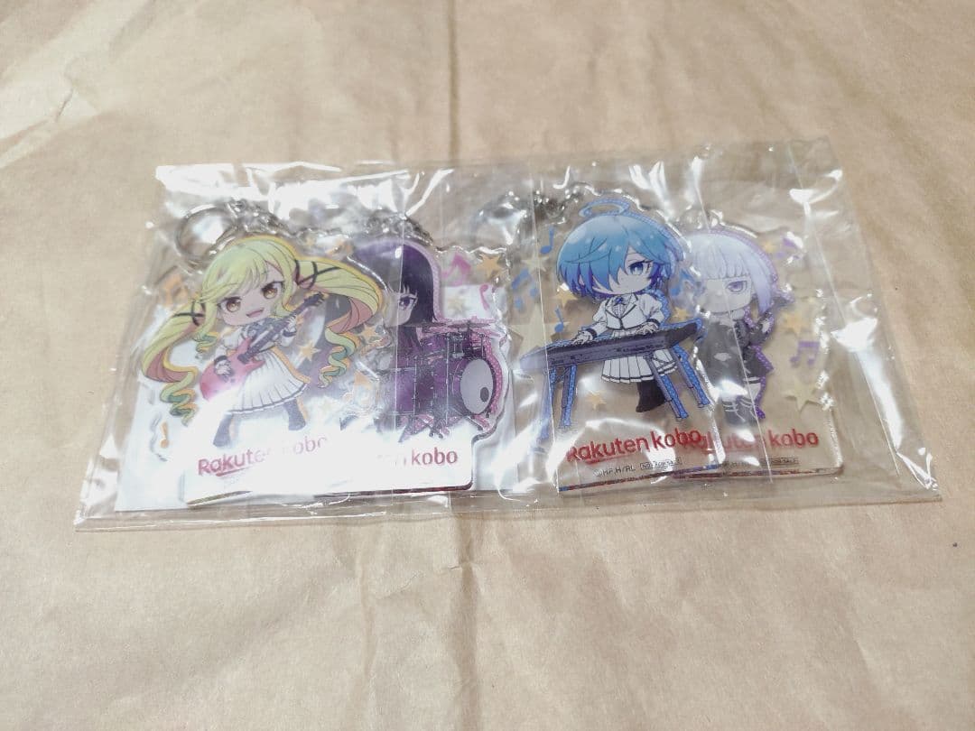 ロックは淑女の嗜みでして 楽天Kobo 抽選 アクリルキーホルダー 4点セット ロックは淑女の嗜みでして」 トレーディングピック型アクリル