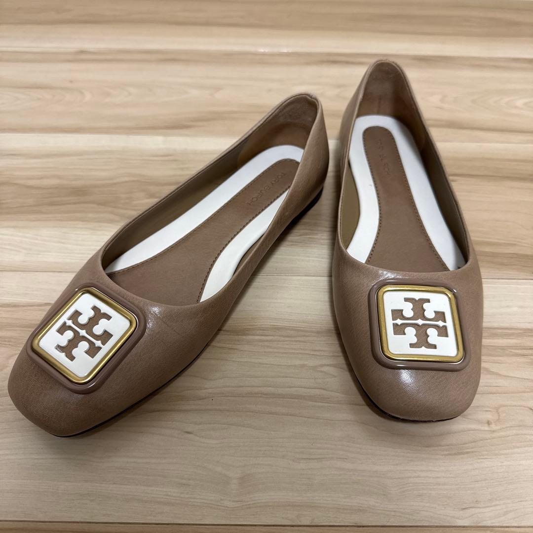 Tory Burch ベージュ フラットシューズ - メルカリ