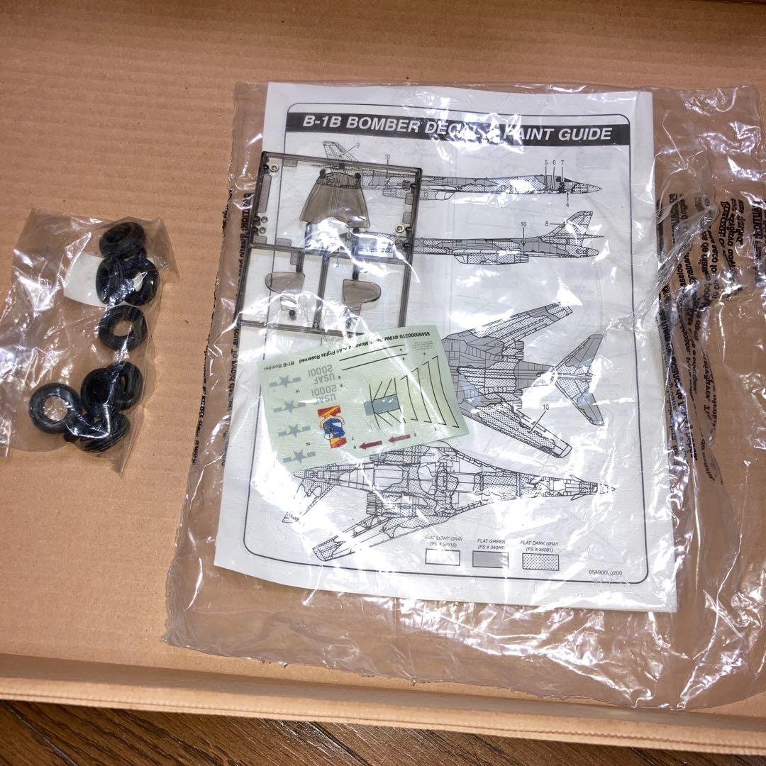 1/48 Revell B-1B Bomber レベルモノグラム
