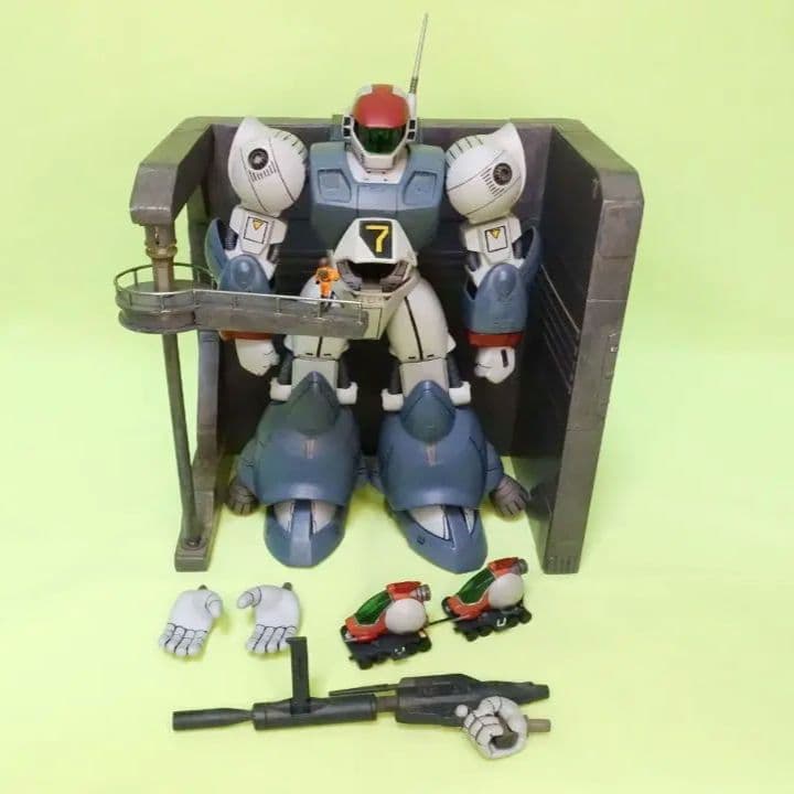 【全塗装完成品】1/100　ラウンド・バーニアン・バイファム ／整備ハンガー付