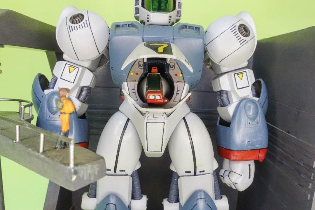 【全塗装完成品】1/100　ラウンド・バーニアン・バイファム ／整備ハンガー付