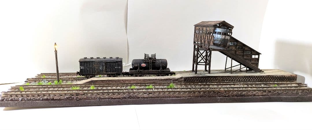 食*ン様 Ｎゲージ・ジオラマ展示台【ローカル駅寸景】※貨車2両付き！