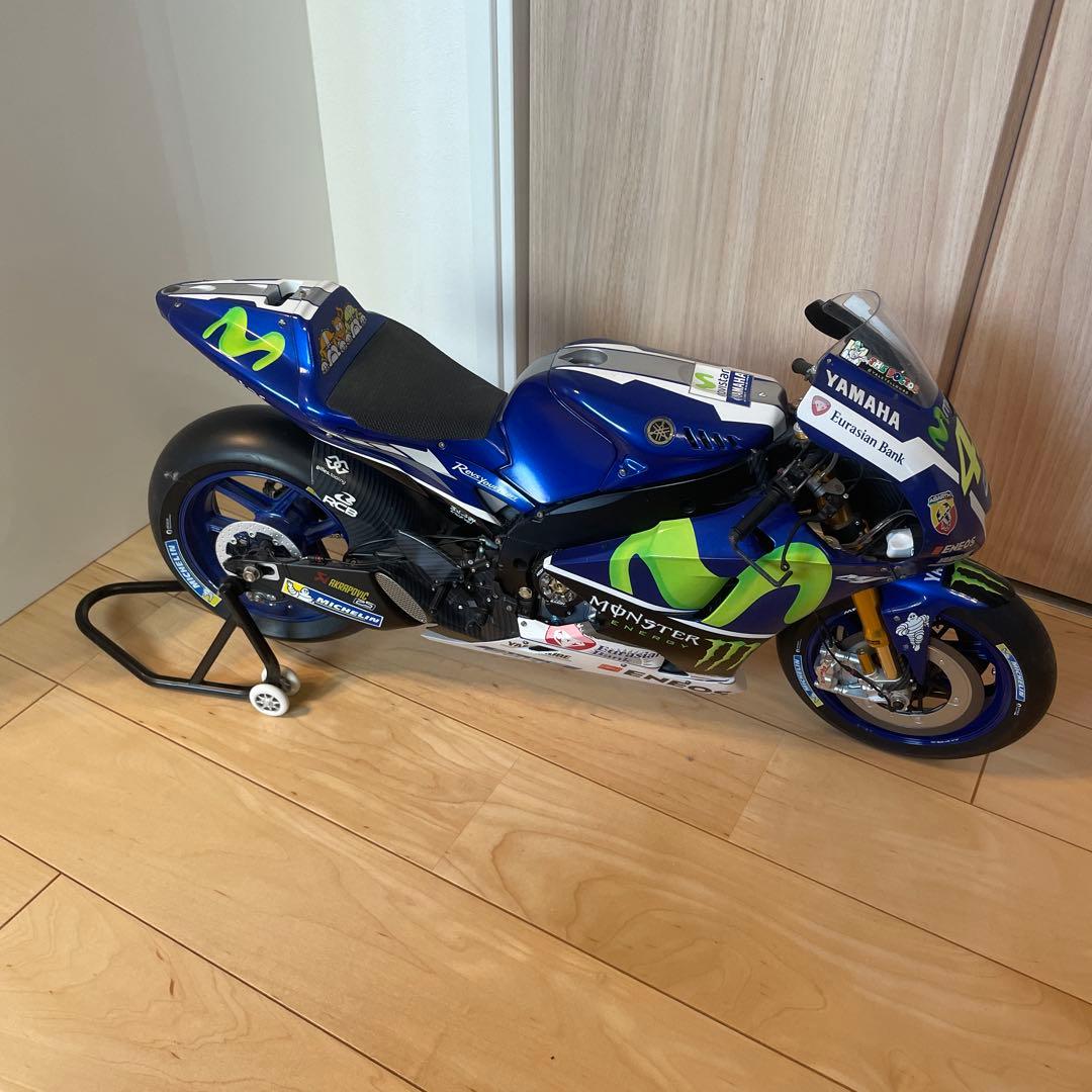 Yamaha YZR-M1 モデル 1/12 スケール Amazon.com: 2005 Yamaha YZR-M1 Racing Motorcycle 1/12 Tamiya