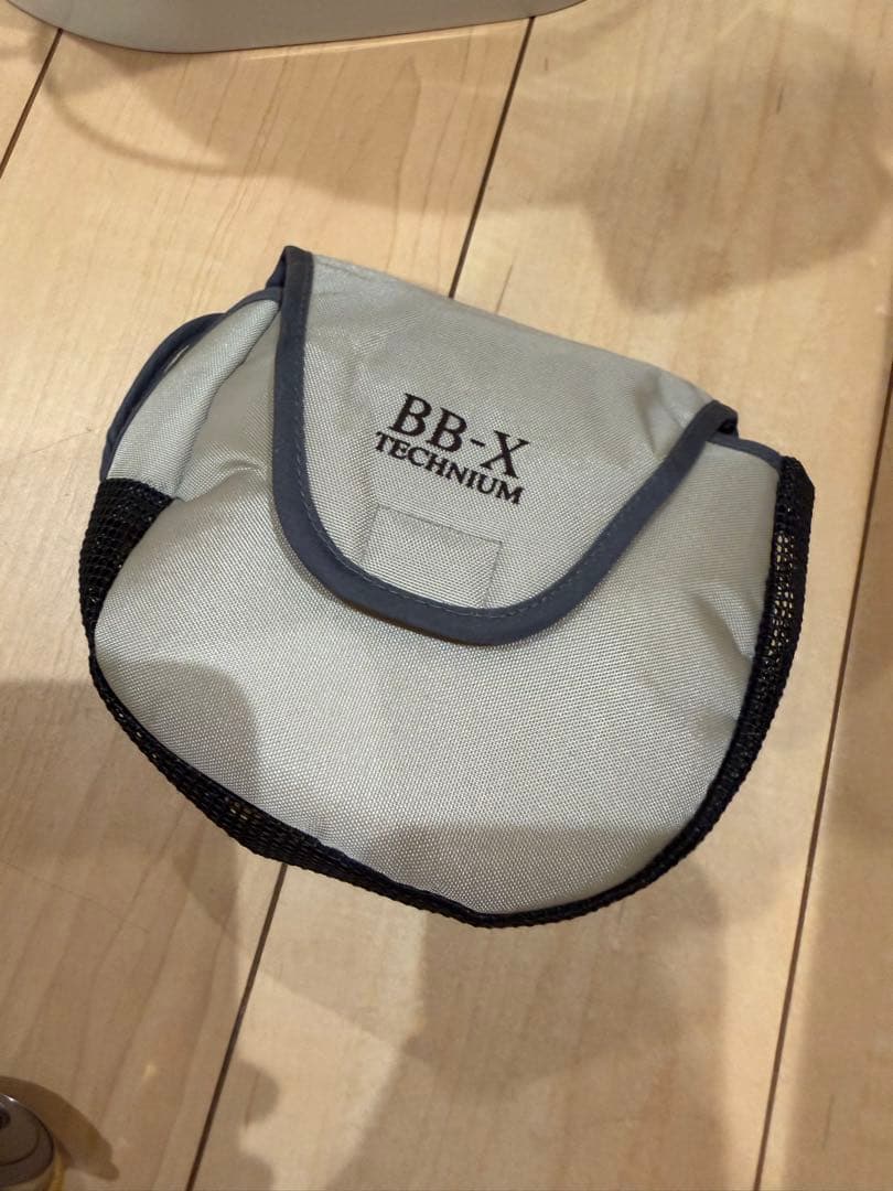 BB-X テクニウム 8000 スピニングリール 収納ケース付き