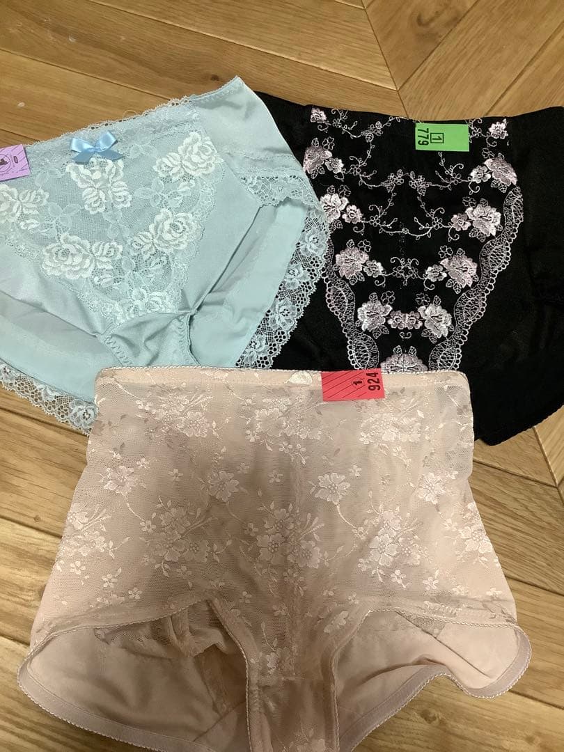 クリーニング済み 骨盤ガードル 3点セット LL LL 76 - メルカリ