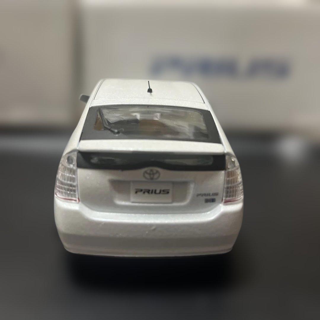 非売品　トヨタ　プリウス　カラーサンプル　ホワイトパールクリスタルシャイン