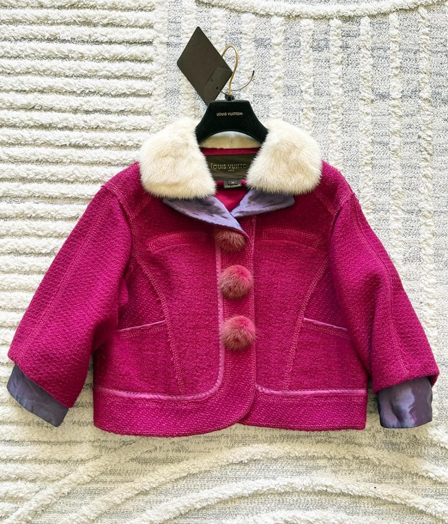 Louis Vuitton ホットピンク ミンク襟 ツイード ショートジャケット Louis Vuitton ホットピンク ミンク襟 ツイード ショートジャケット