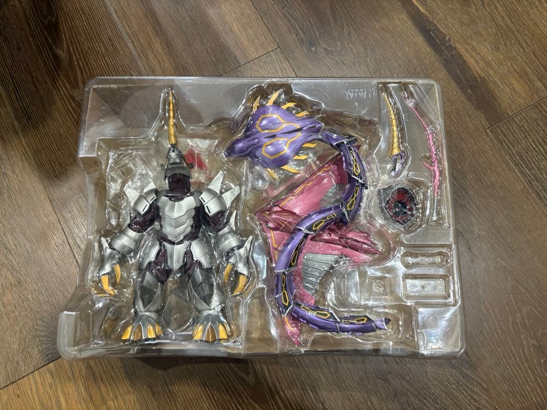 【説明必読】S.H.Figuarts ジェノサイダー　仮面ライダー龍騎