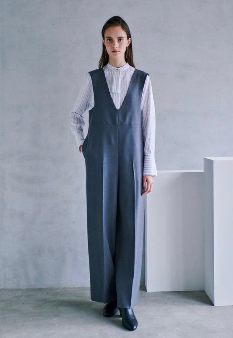 【新品未使用】allureville アルアバイル　Vネックオールインワン　S allureville（アルアバイル） サロペット オーバーオール Vネック