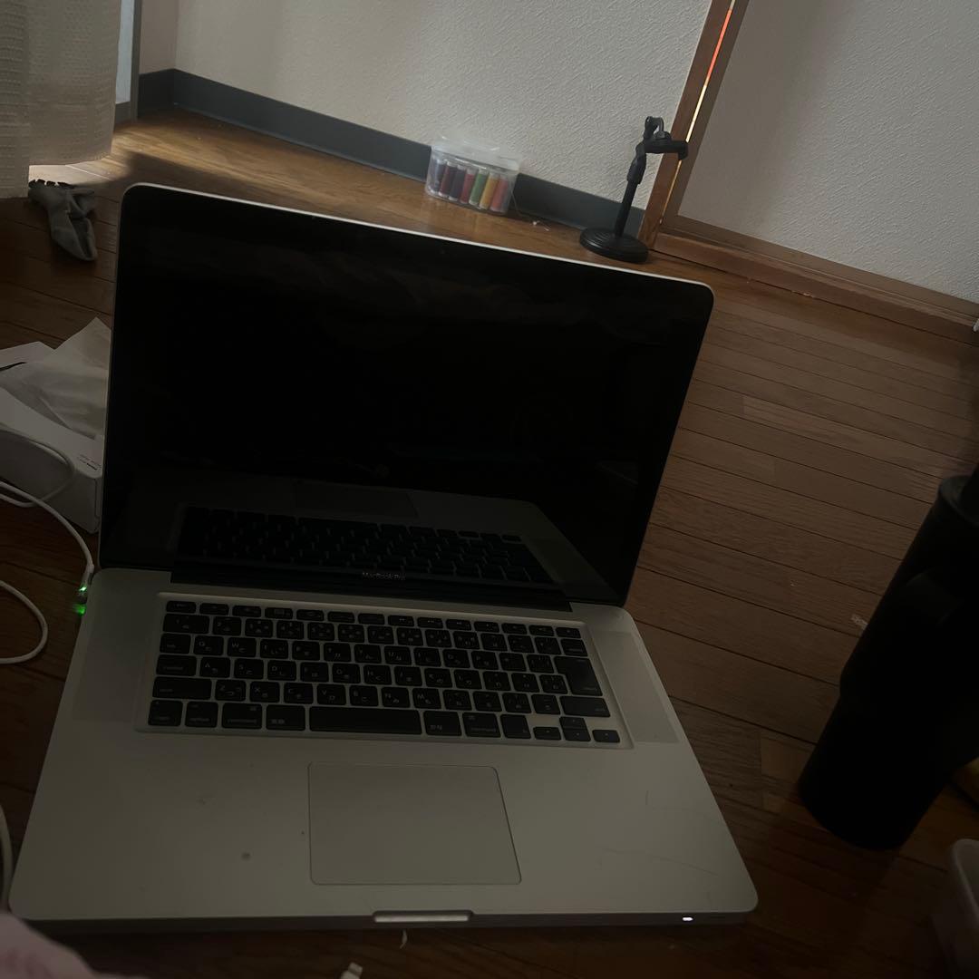 MacBook Pro 15インチ シルバー MacBook Pro 15インチ 2019 Cランク カラー：シルバー ストレージ：1TB