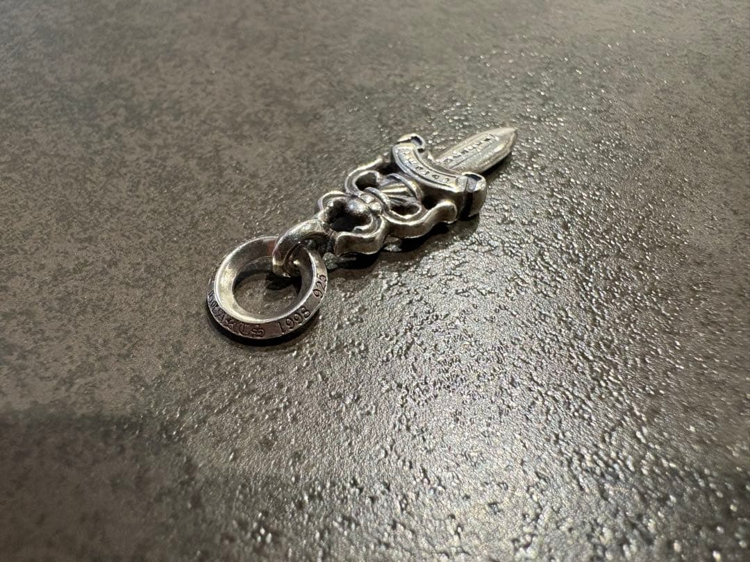 クロムハーツ ダガーチャーム 正規品 スニダン購入 - メルカリ