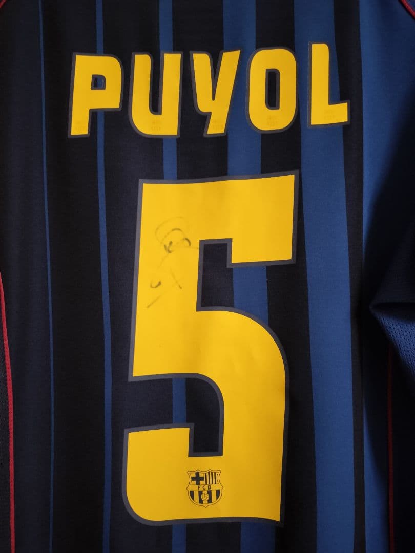 バルセロナ04/05（H）半袖 #5プジョル サイン入 - メルカリ