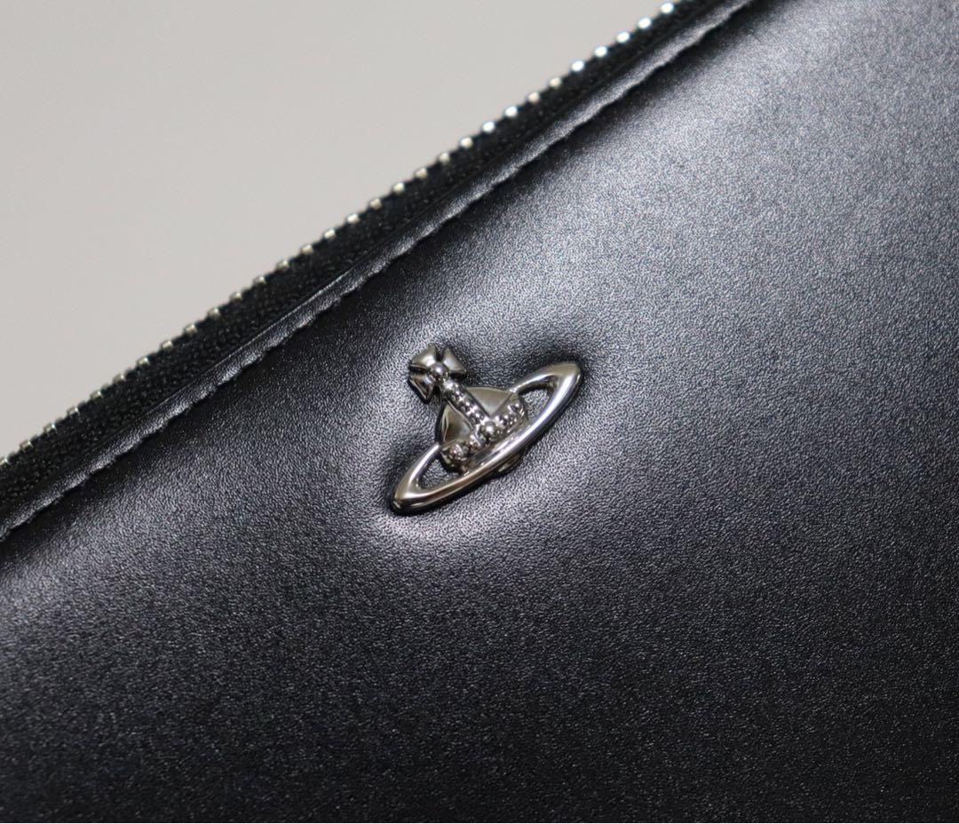 《ヴィヴィアンウエストウッド》箱付新品 レザー ラウンドファスナー式長財布