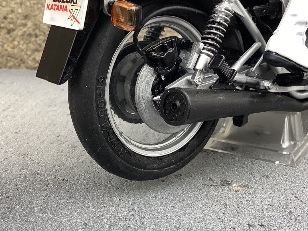 バイクプラモデル　タミヤ1/12 スズキカタナ　フィギュア付き