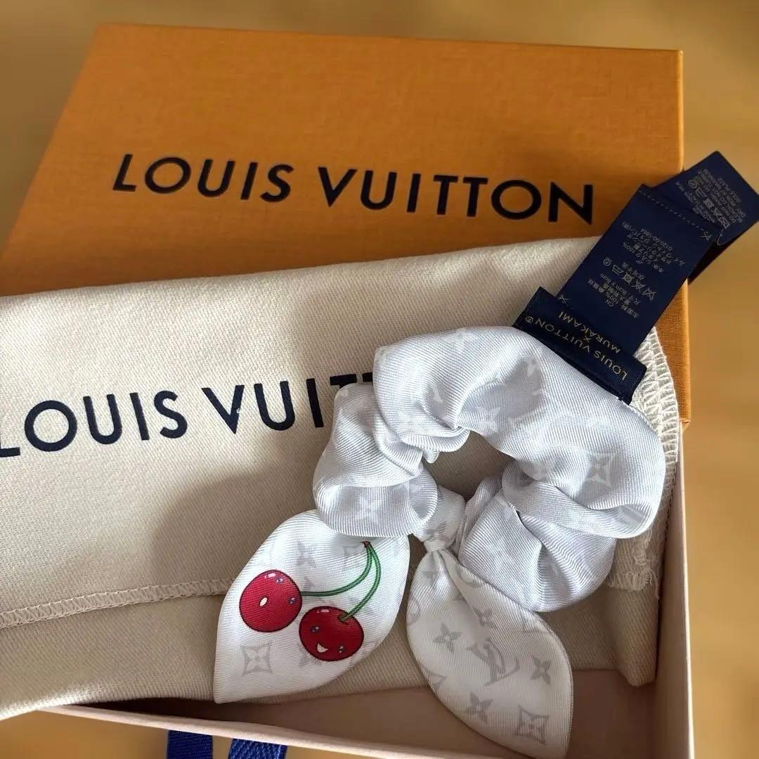 新作 シュシュ・モノグラム・チェリー ルイヴィトン】村上隆コラボ シュシュ モノグラム チェリー (Louis