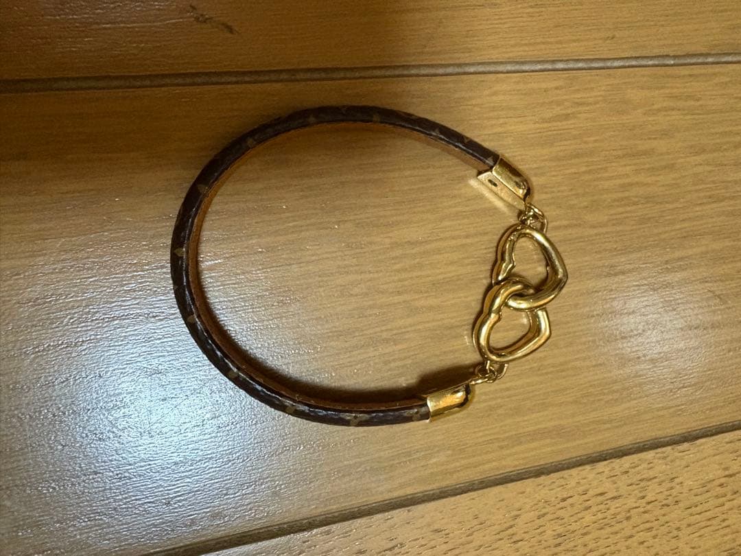 ルイヴィトン ハートモチーフブレスレット 早い者勝ち ルイ・ヴィトン、チャリティブレスレット「シルバー・ロックイット