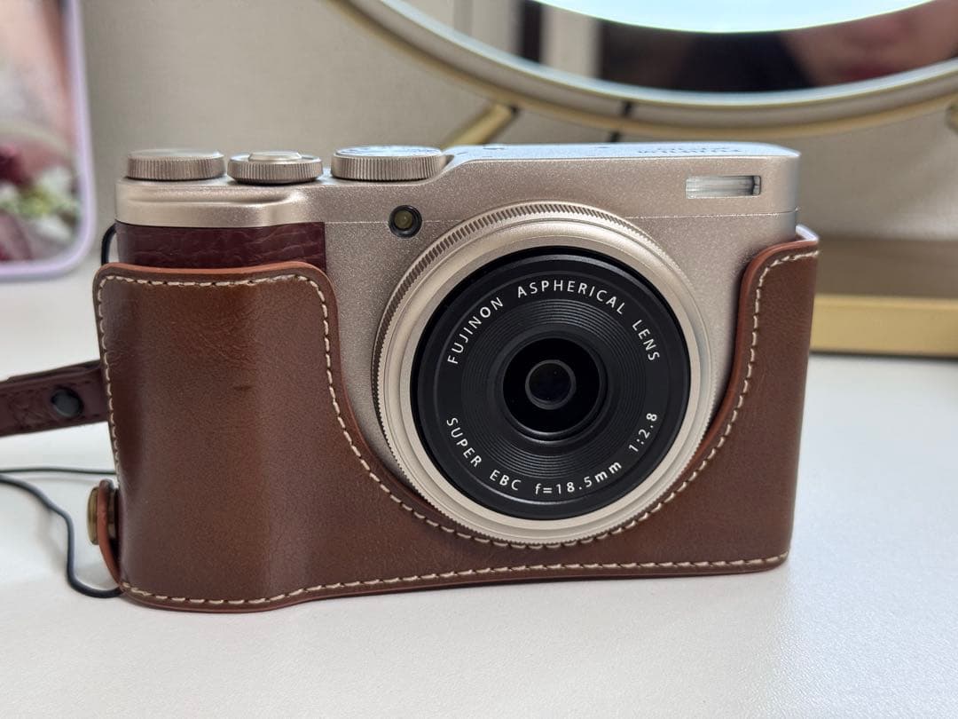 FUJIFILMフジフィルムXF 10 コンパクトデジタルカメラ ゴールド コンパクトデジタルカメラ FUJIFILM XF10（シャンパンゴールド） XF10