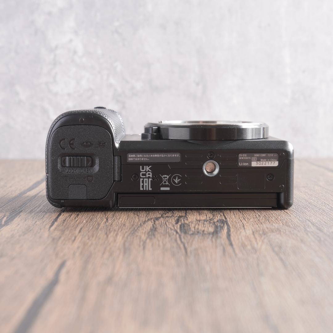 ✨ショット数1118回で超美品✨自撮りも楽々✨Sony ZV-E10 400 - メルカリ
