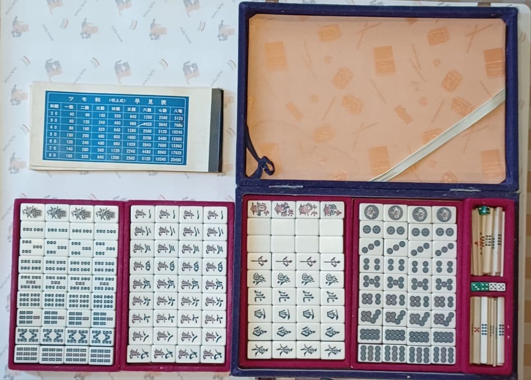 昭和の麻雀牌 総重量2.8kg (持ったときの感触、混ぜたときの独特の音が魅力) 待望の「雀魂手積み麻雀セット」誕生！Yostar社員の対局風景とともに