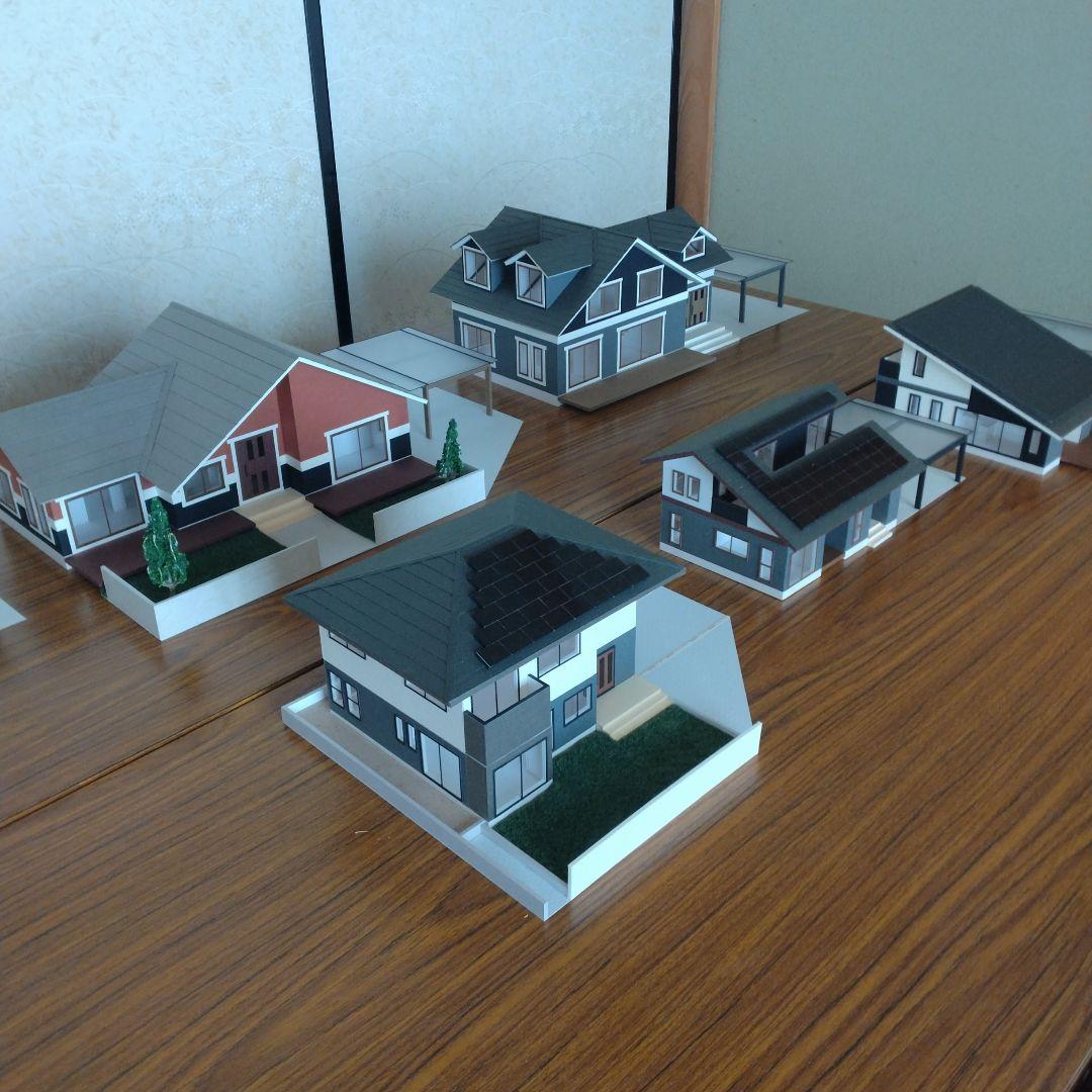 100分の1，2階建て内外模型No.98『陽だまりで，お正月』