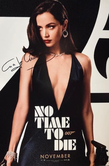 アナ・デ・アルマス 直筆サイン入り写真 保証書 007 Ar68 - メルカリ