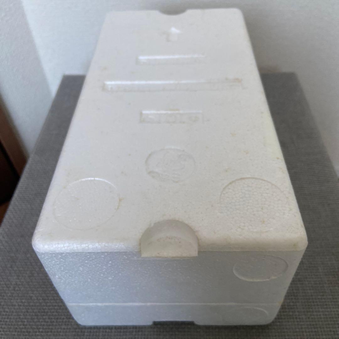 ミニチャンプス 1/18 ボルボ P1800 ES 1971 メタリックブルー