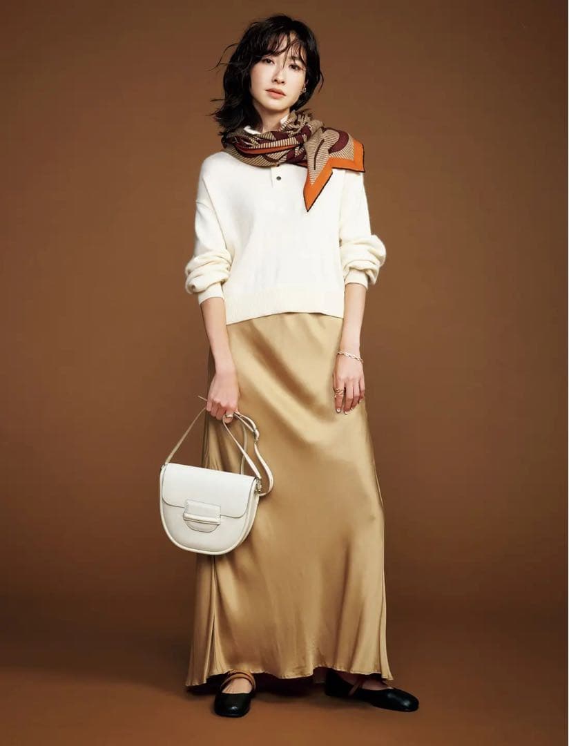 箱あり　HERMES エルメス　トライアングルジェアン　《鞭・シュミーズ》