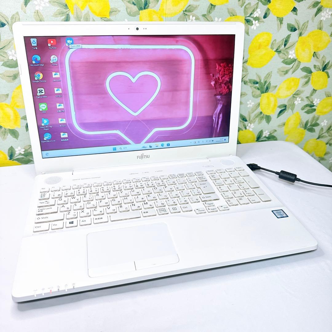 真っ白❤️大人気富士通❤️サクサク快適SSD❤️Windows11❤️初心者