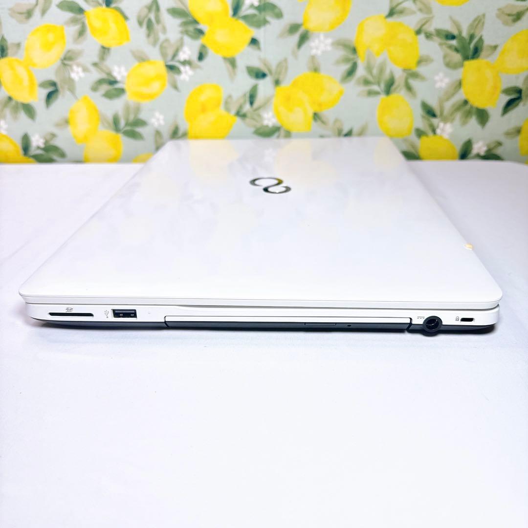 真っ白❤️大人気富士通❤️サクサク快適SSD❤️Windows11❤️初心者