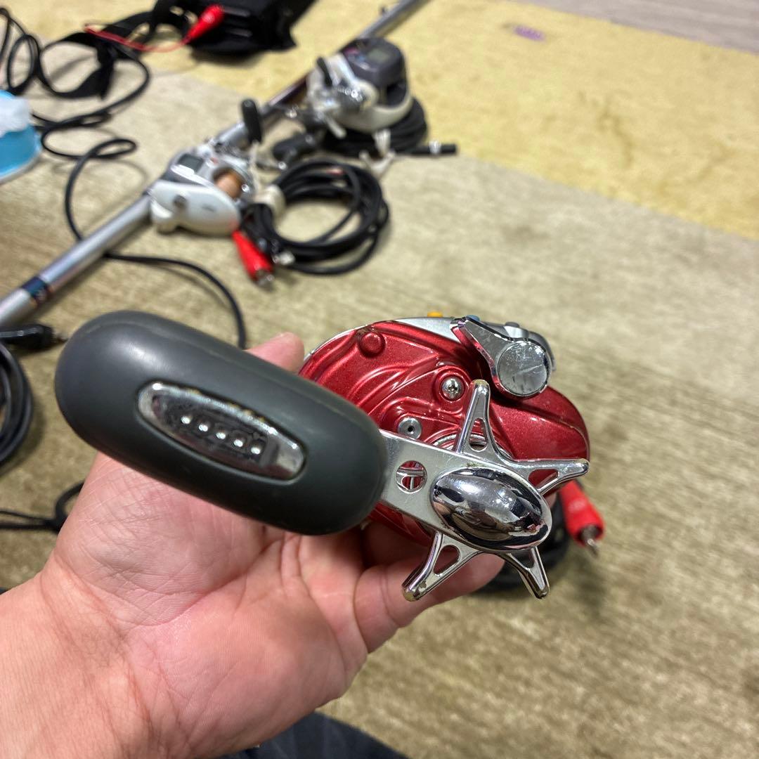 デジタル表示 電動リール レッド - メルカリ