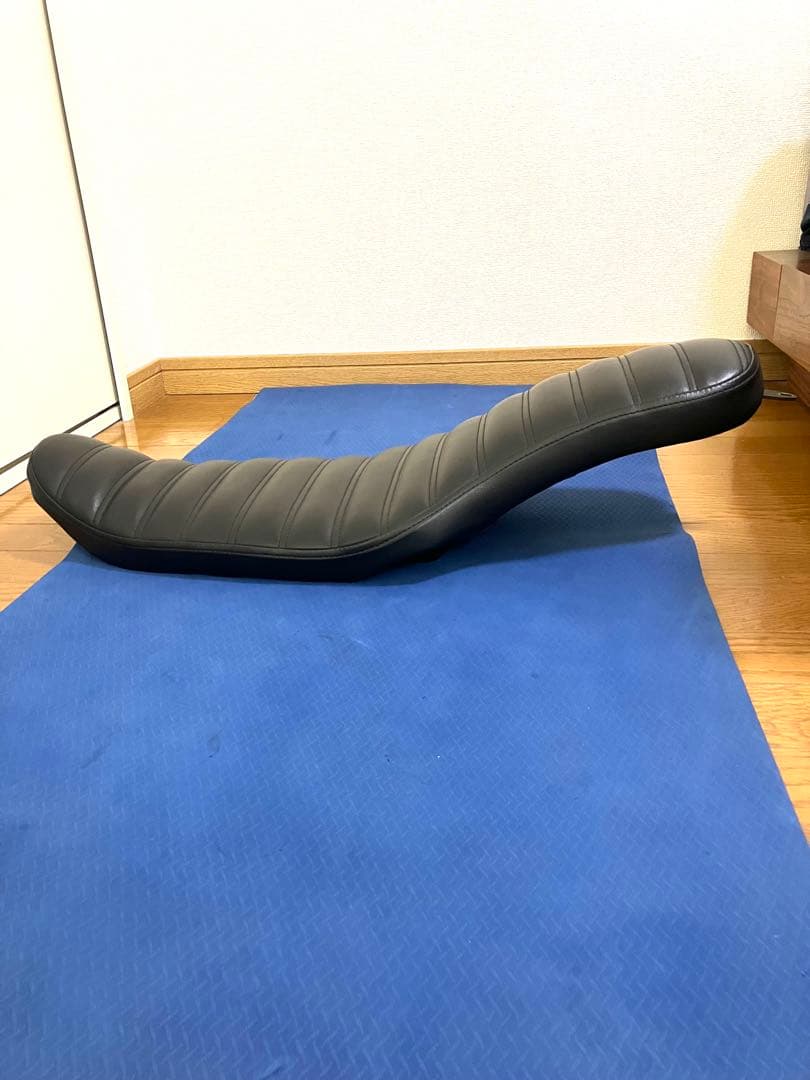 ハーレー ダイナ シート Day Dream タックロール コブラシート