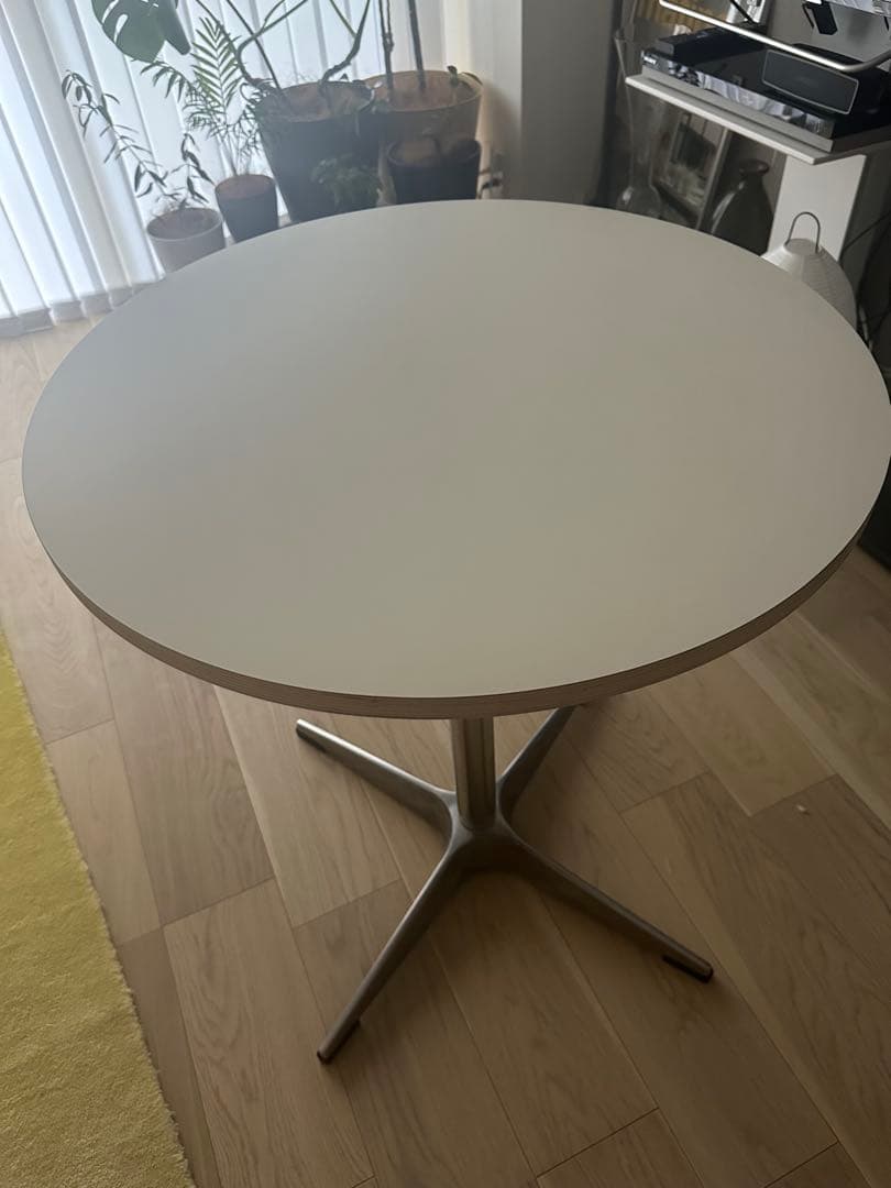 円形ホワイトダイニングテーブル、カフェテーブル　美品 円形ダイニングテーブル カフェテーブル [直径90] Emma | おしゃれな